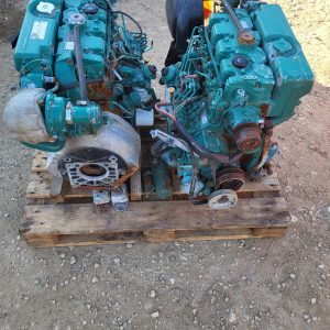 2 Moteurs Volvo D275 – 300€ pièce