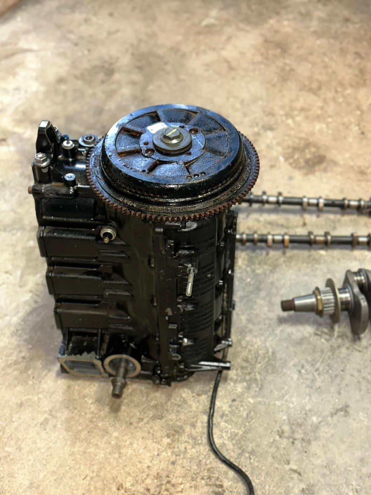 VILEBREQUIN BIELLE PISTONS ET ARBRE A CAMES SUZUKI 4 TEMPS – Image 2