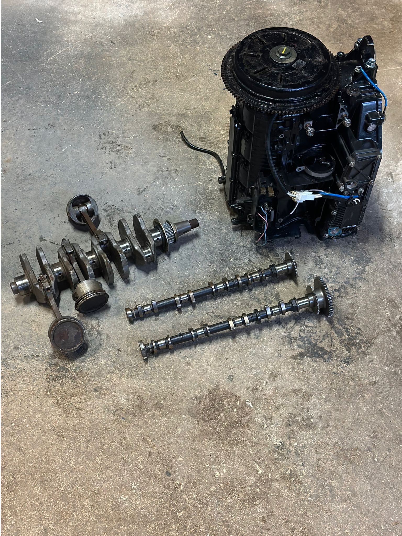 VILEBREQUIN BIELLE PISTONS ET ARBRE A CAMES SUZUKI 4 TEMPS